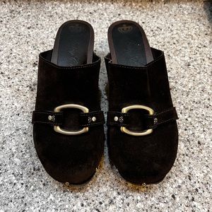 Juicy Couture brown suede clogs